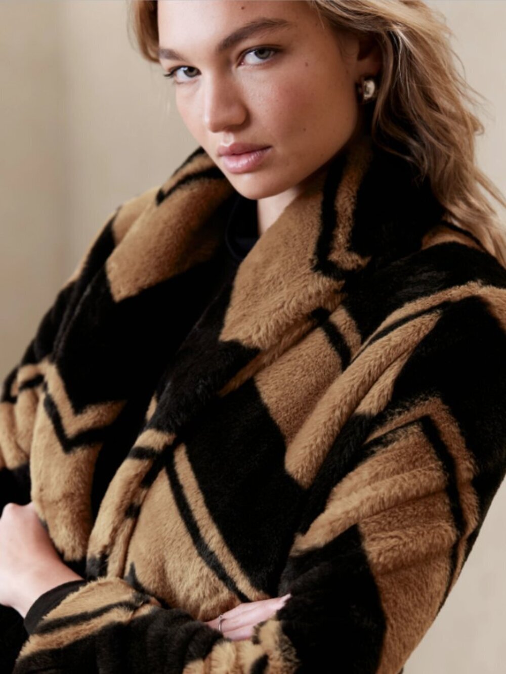 😍NWT😍 Banana Republic Faux Fur Coat, Black/Brown, Size XS - Picture 4 of 9